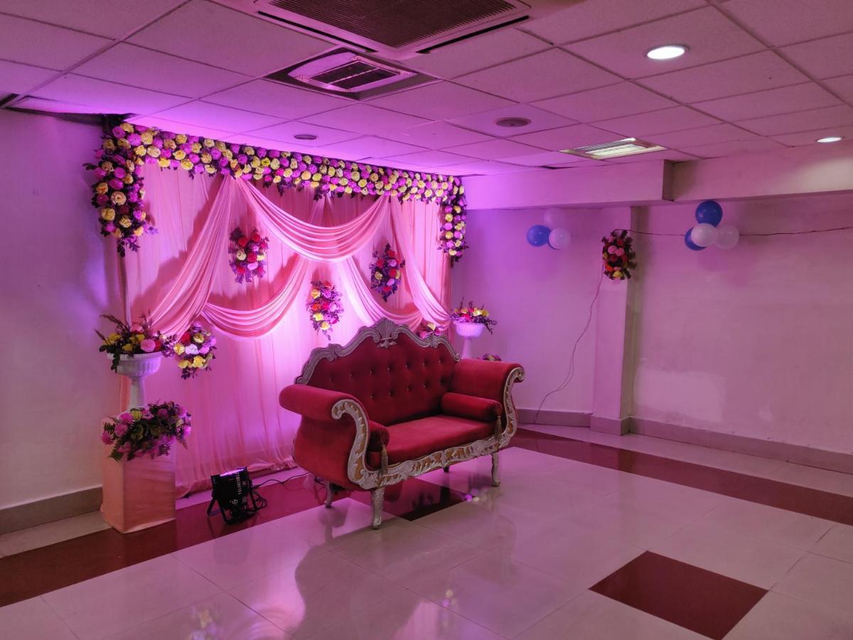 Hotel Aman Palace Prayagraj Bagian luar foto