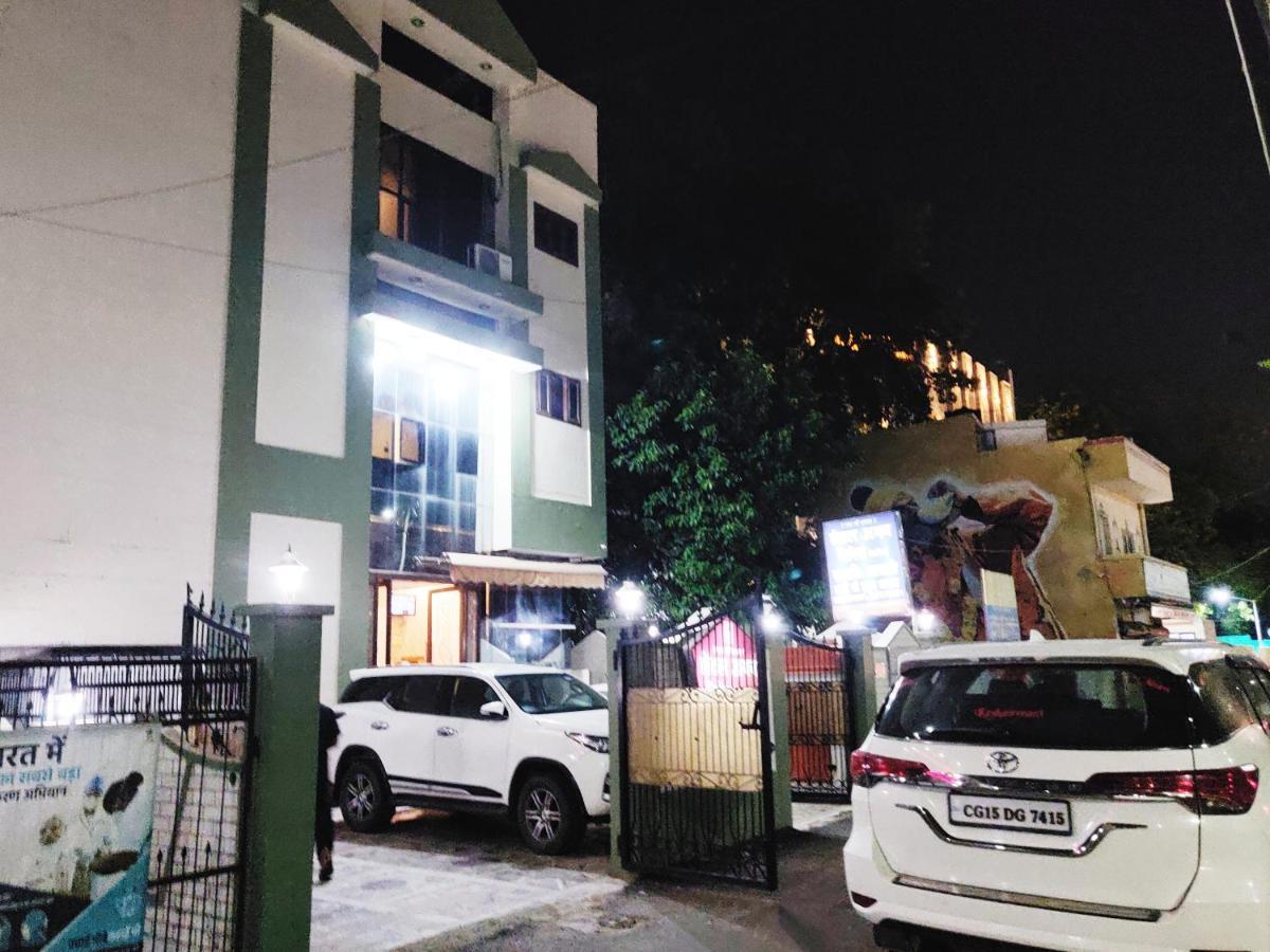 Hotel Aman Palace Prayagraj Bagian luar foto