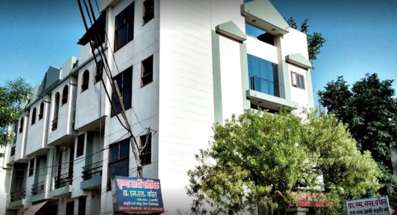 Hotel Aman Palace Prayagraj Bagian luar foto