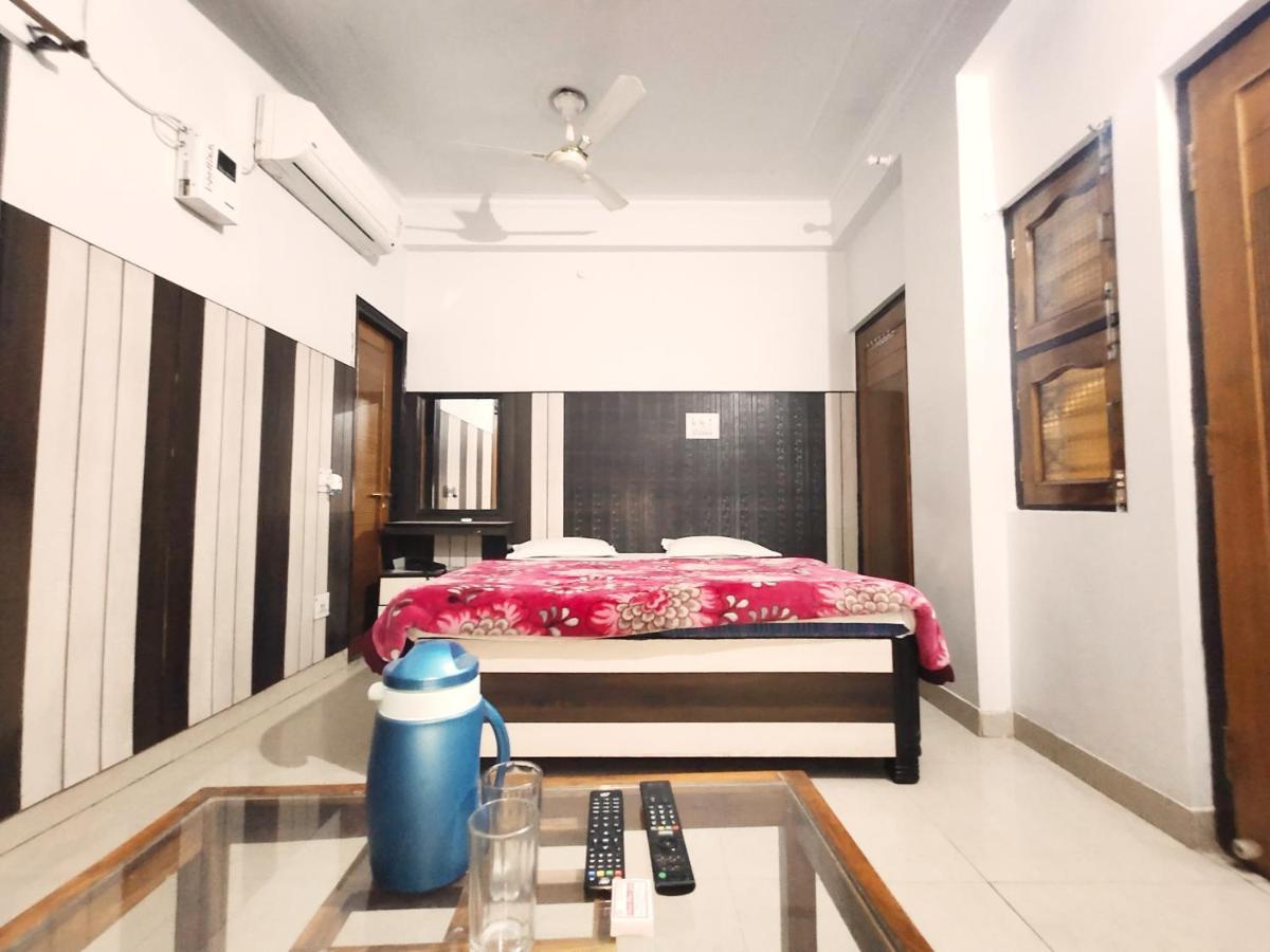 Hotel Aman Palace Prayagraj Bagian luar foto