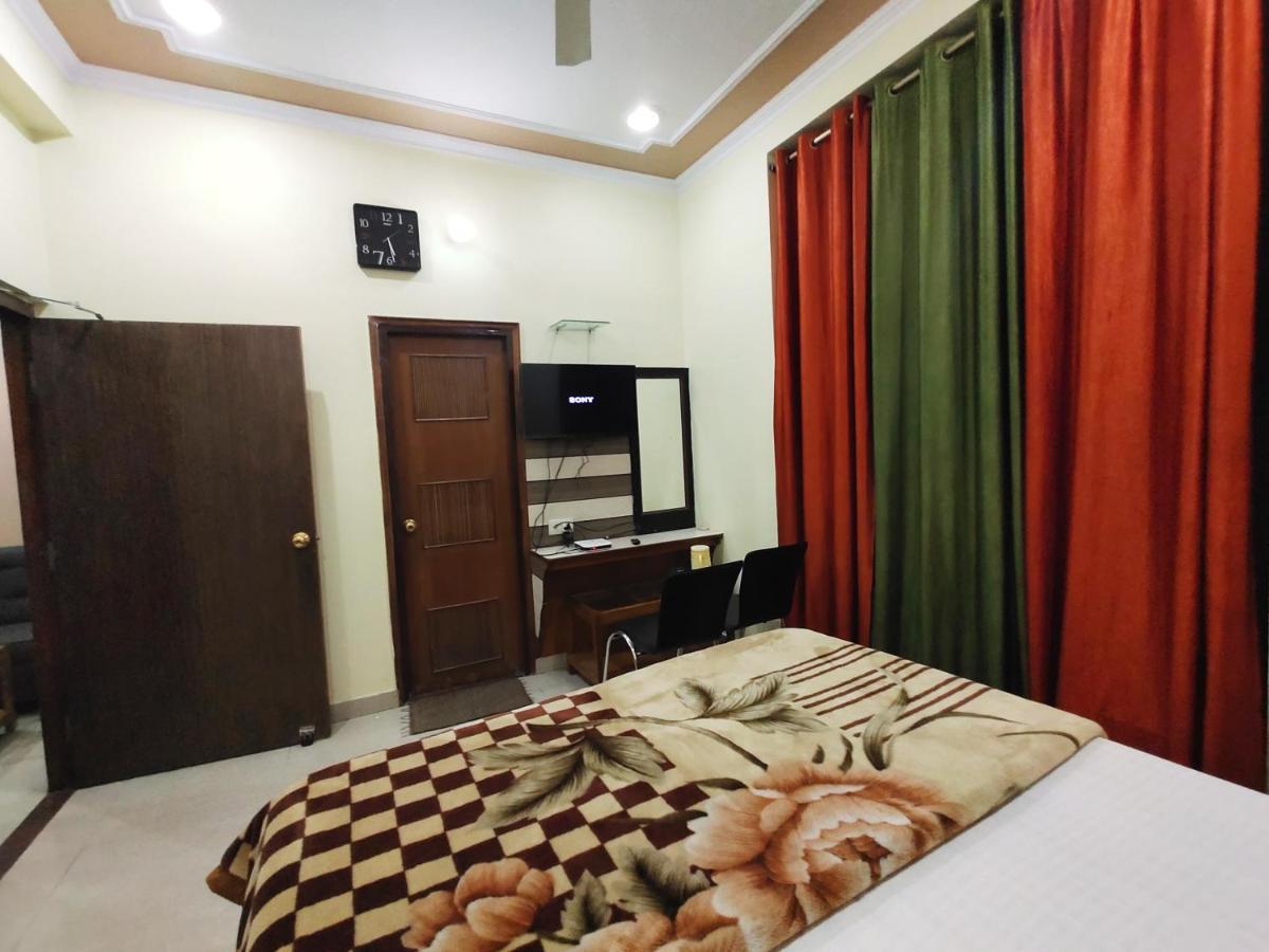 Hotel Aman Palace Prayagraj Bagian luar foto